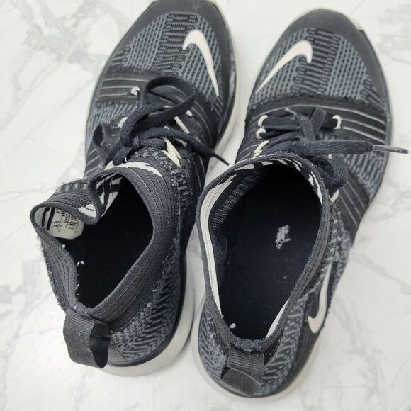 Nike Black & White Sneakers Running Shoes Size: 8.5US - Picture 7 of 12